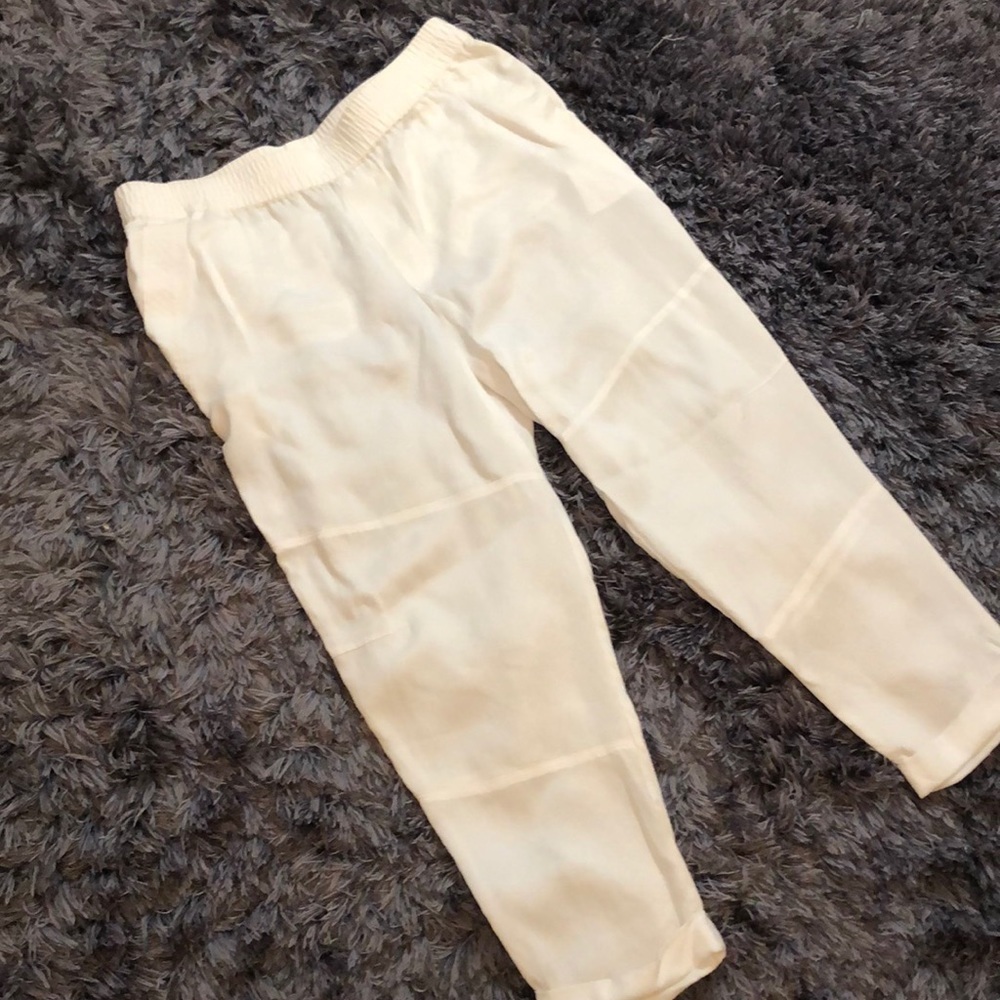 Lord & Taylor white pants. Soft lyocell material. Elastic waist. EUC!
